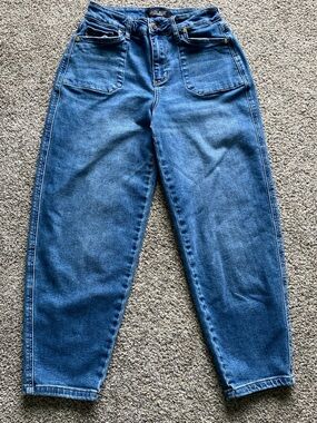 Judy Blue High-Rise Barrel Fit Jeans in Medium Blue Denim Size 26